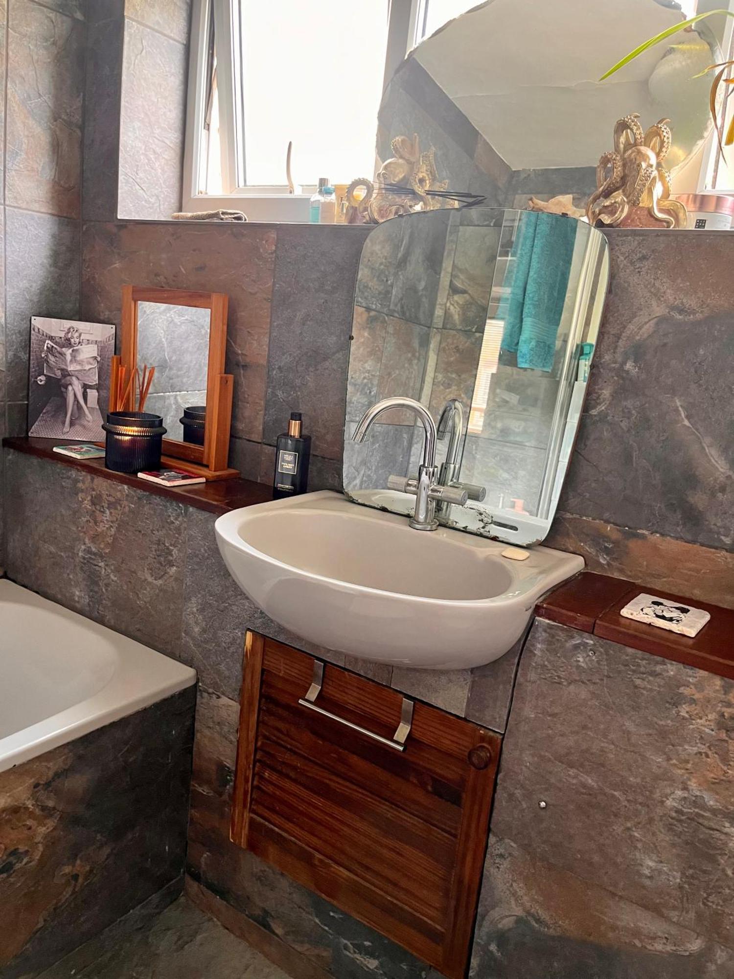 Heartwarming And Vibrant Private In Unit Appartamento